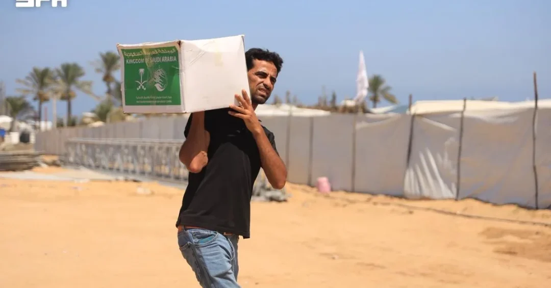 KSrelief Distributes 1,328 Food Baskets in Gaza Strip