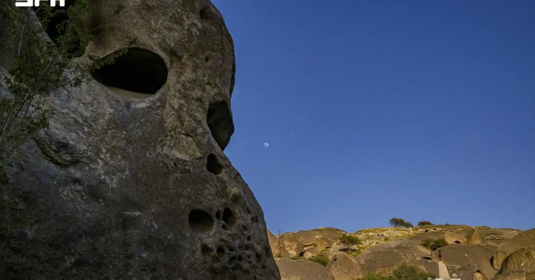 Discover the Secrets of Mount Shada Al-Asfal’s Ancient Caves