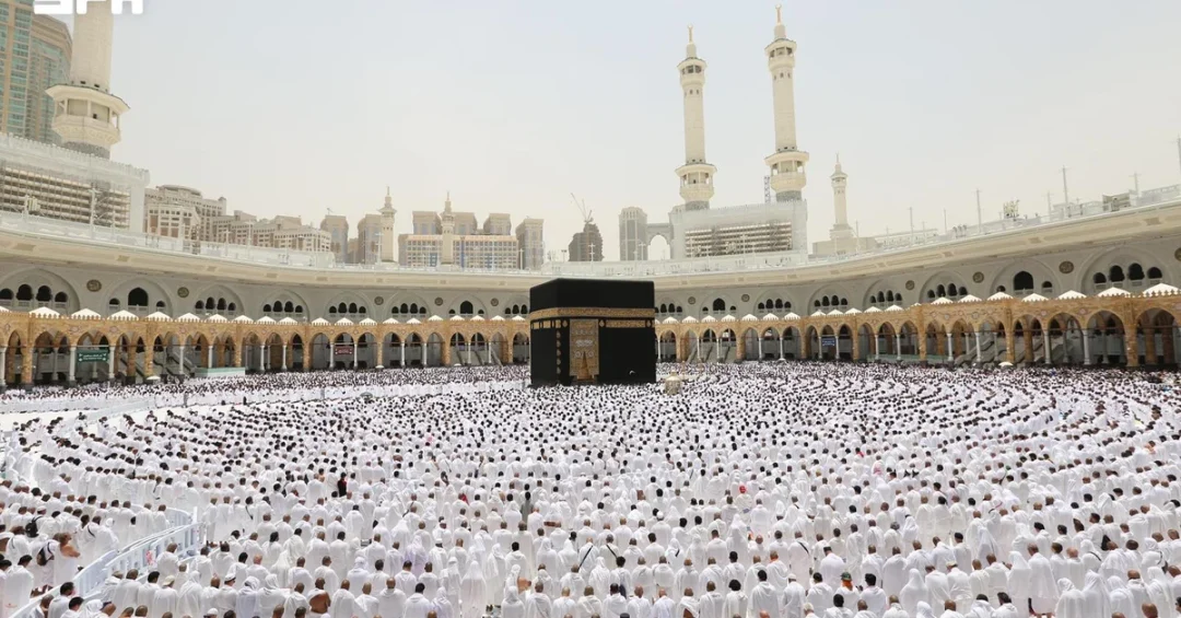 Grand Mosque Imam Urges Steadfastness in Faith During Friday Sermon