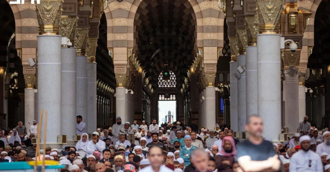 Prophet’s Mosque Imam Highlights Shared Parental Duty in Friday Sermon