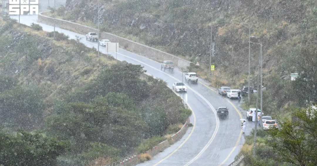 Summer Rain Enhances Al-Soudah’s Scenic Highlands, Attracts Visitors