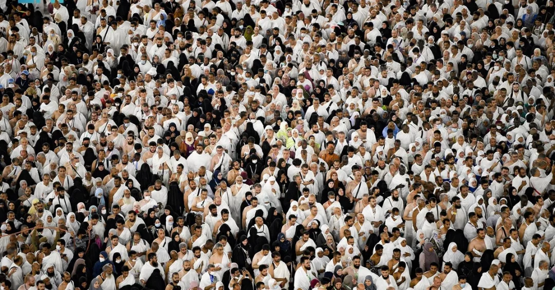 Saudi Arabia Installs Flexible Flooring at Holy Sites to Improve Pilgrim Comfort