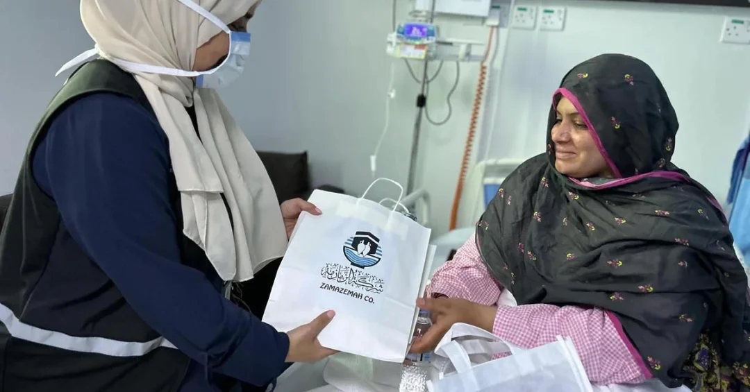 Women Teams Distribute Zamzam Water to Hospital-Bound Pilgrims