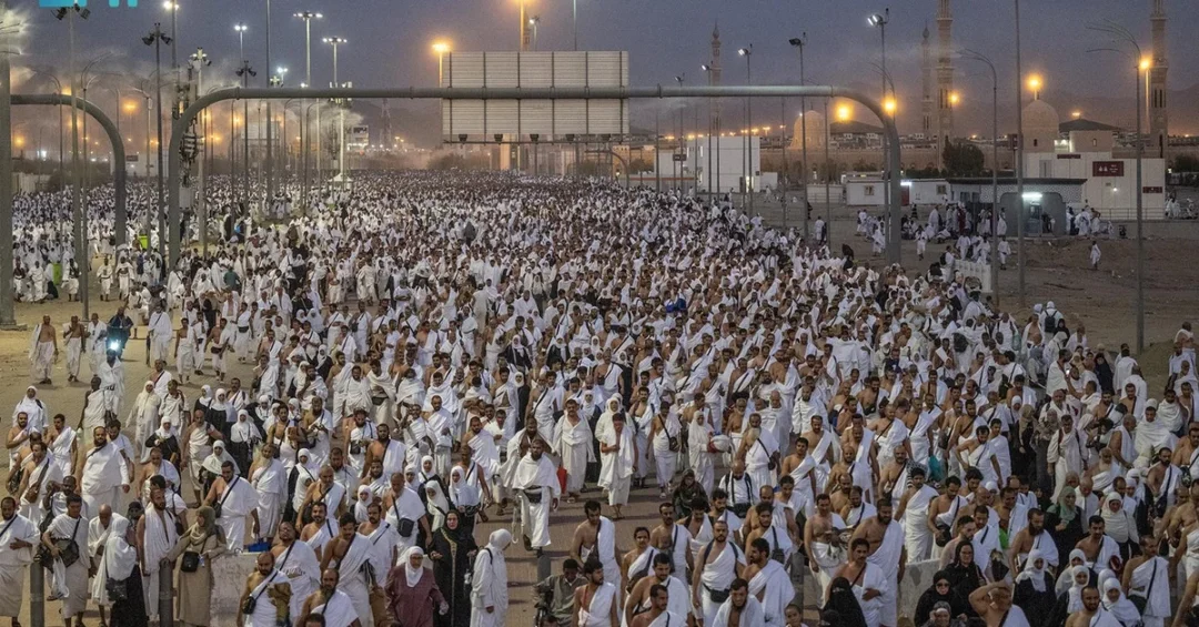 Pilgrims Descend from Arafat to Muzdalifah as Saudi Arabia Ensures Smooth Hajj Journey