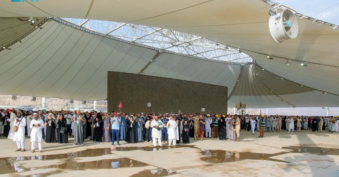 Pilgrims Complete First Day of Stoning Ritual at Jamarat in Mina