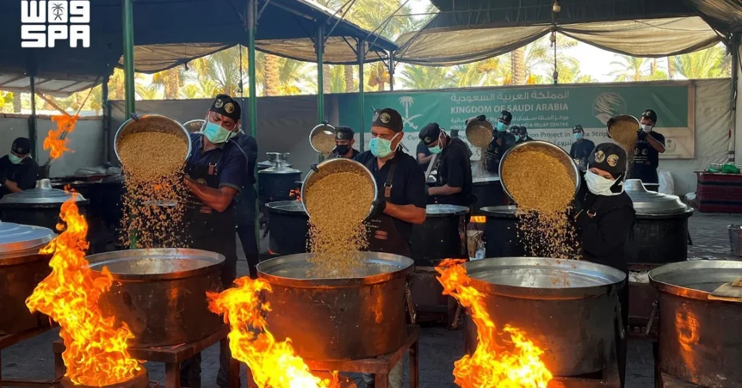 KSrelief Distributes 24,500 Hot Meals in Gaza