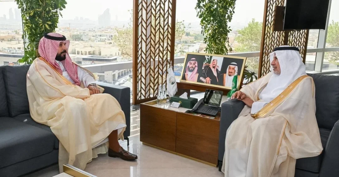 KSrelief Chief Meets Saudi Ambassador to Pakistan on Humanitarian Aid
