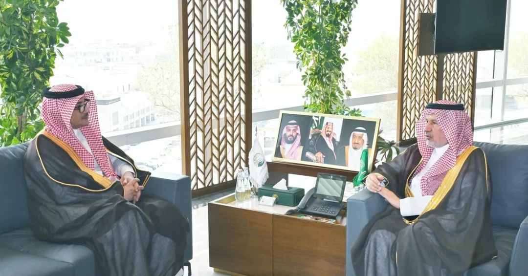 KSrelief Chief Meets Saudi Envoy to Syria on Aid