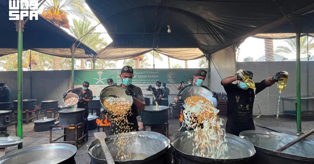 KSrelief Distributes 24,500 Hot Meals to Vulnerable Families in Gaza