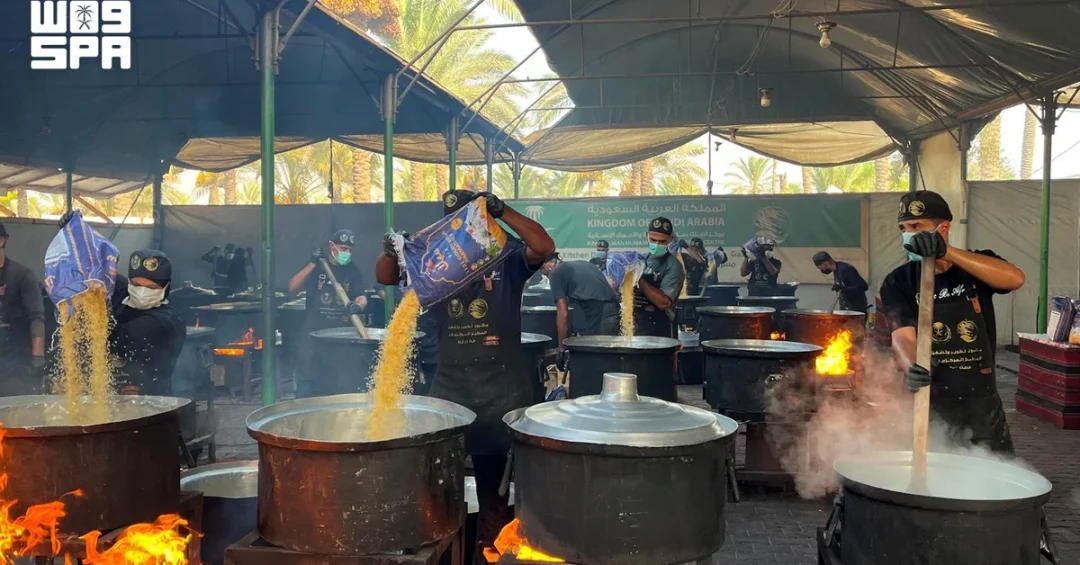 Saudi Relief Center Distributes 25,000 Hot Meals in Gaza