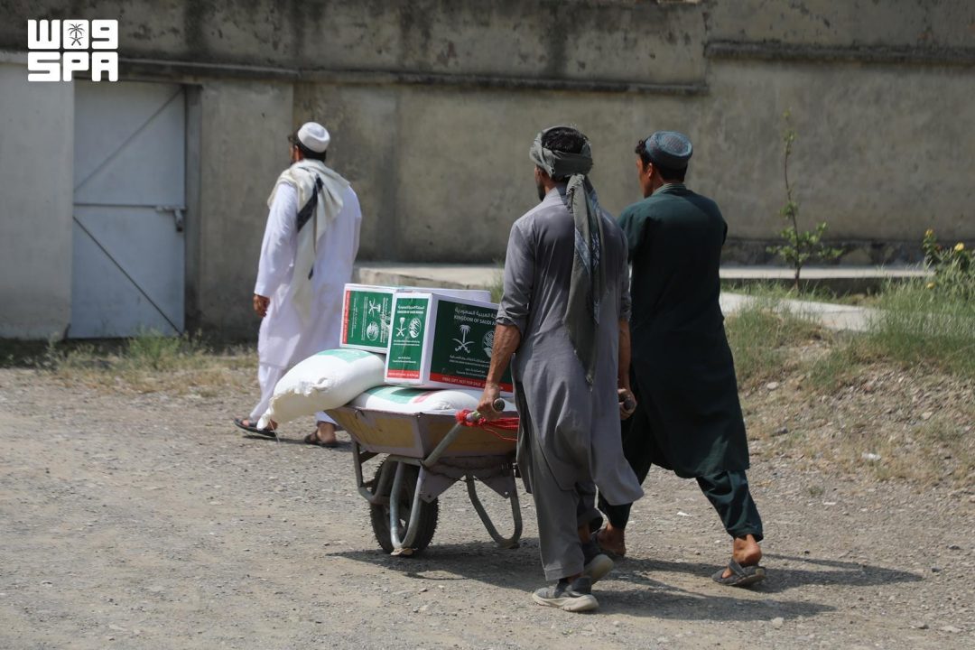 KSrelief distributes 100 food baskets in Afghanistan