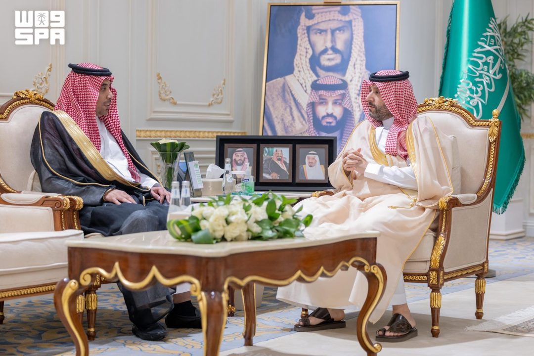 Northern Borders Deputy Governor meets Jadidat Arar Customs Director