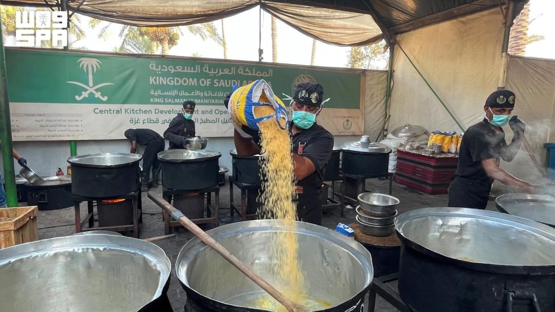 KSrelief distributes 25,000 hot meals in Gaza