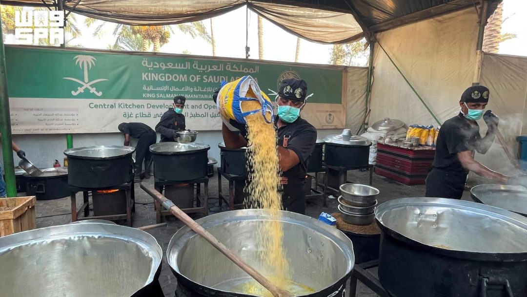 KSrelief bekalkan 25,000 hidangan panas kepada keluarga di Gaza