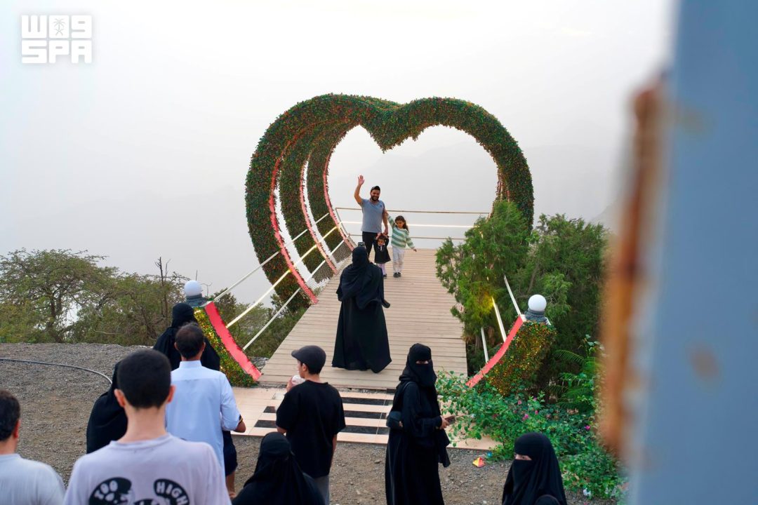 Lady Cloud project offers panoramic views in Al-Mandaq