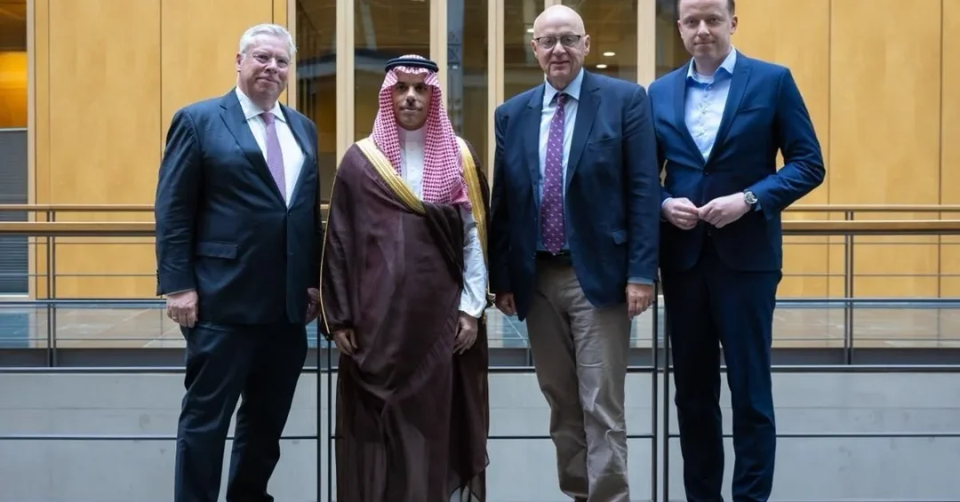 Foreign Minister Discusses Middle East Issues with German-Arab Parliamentary Group Chair