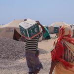 KSrelief distribuye 351 cestas de alimentos a desplazados en Yemen